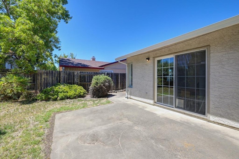 Photo 29 of 37 - 660 Tailwind Dr, Sacramento, CA 95838