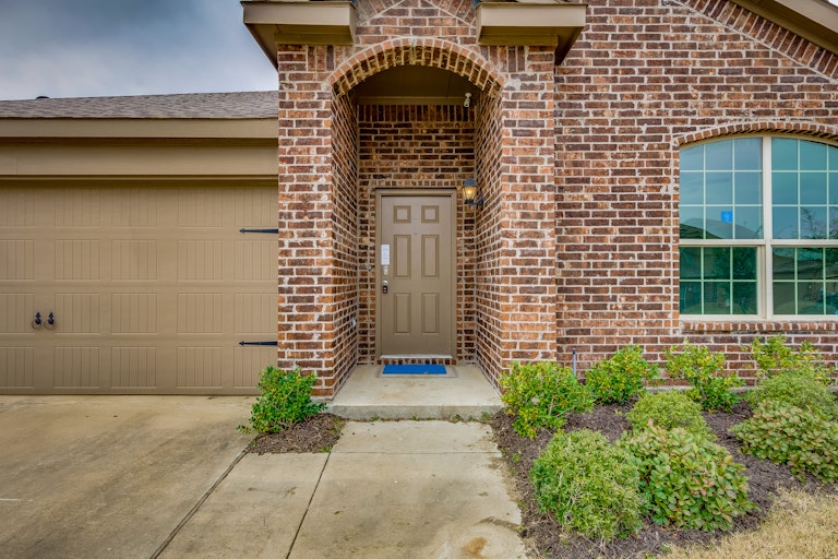 Photo 8 of 21 - 2108 Meadow View Dr, Princeton, TX 75407