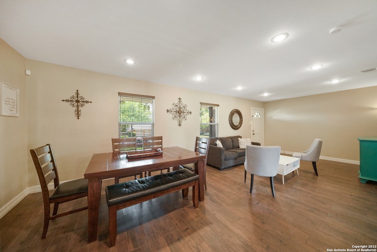 Photo 19 of 41 - 3910 Longridge Dr, San Antonio, TX 78228