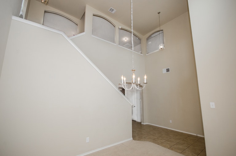 Photo 10 of 44 - 9713 Mulligan Dr, McKinney, TX 75072