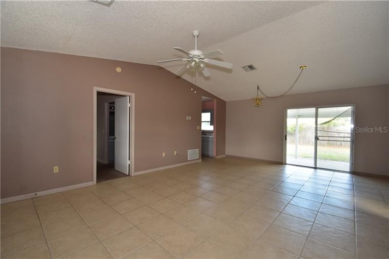 Photo 4 of 16 - 207 Lily Pad Ln, Eustis, FL 32726