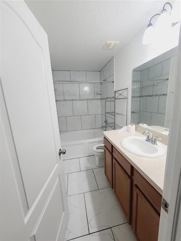 Photo 21 of 27 - 37676 Aaralyn Rd, Zephyrhills, FL 33542