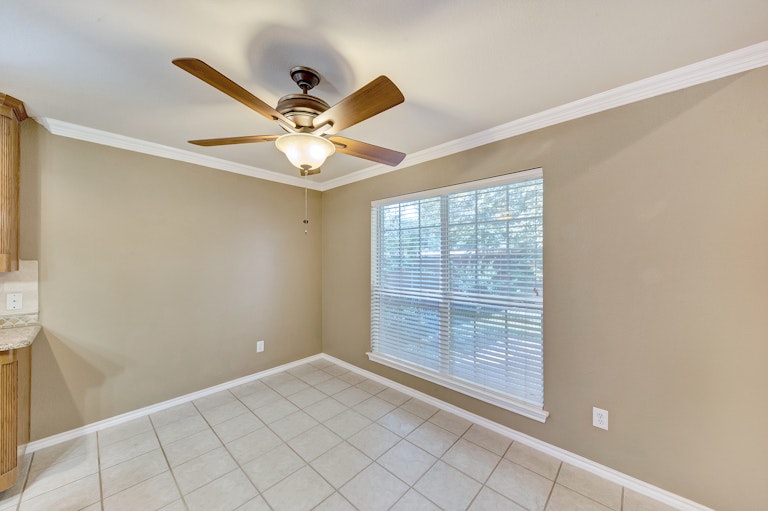Photo 10 of 28 - 2225 Park Hurst Dr, Arlington, TX 76001
