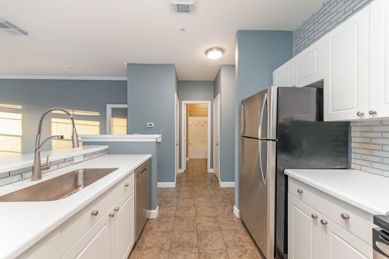 Photo 11 of 20 - 1502 Marsh Cove Ct #305, Tampa, FL 33619
