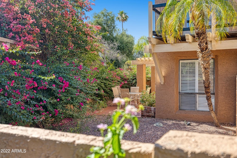 Photo 4 of 40 - 10430 N 10th Pl #2, Phoenix, AZ 85020