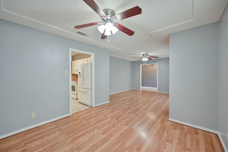 Photo 6 of 40 - 2309 Perryland Dr, Arlington, TX 76013
