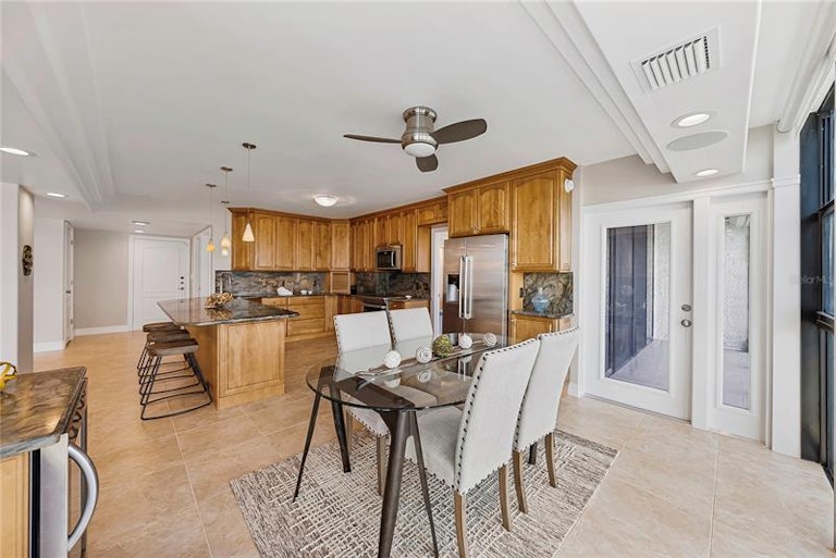 Photo 15 of 82 - 5396 Gulf Blvd #910, St Pete Beach, FL 33706