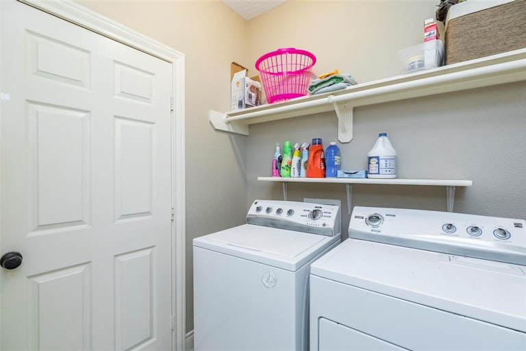 Photo 21 of 24 - 5903 Plantation Dr, Baytown, TX 77523