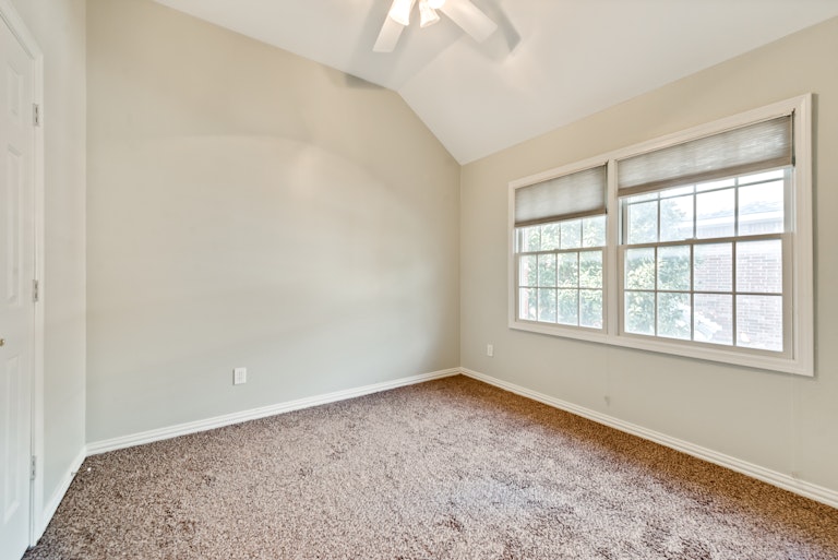 Photo 22 of 31 - 3612 Amber Hills Dr, Dallas, TX 75287