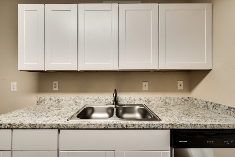 Photo 7 of 27 - 7302 Christie Ln, Dallas, TX 75249