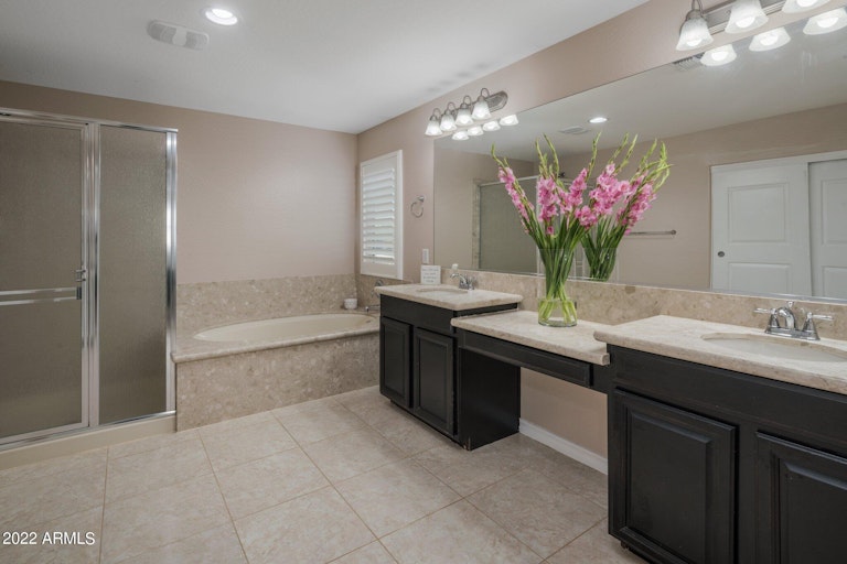 Photo 18 of 29 - 2595 E Carob Dr, Gilbert, AZ 85298