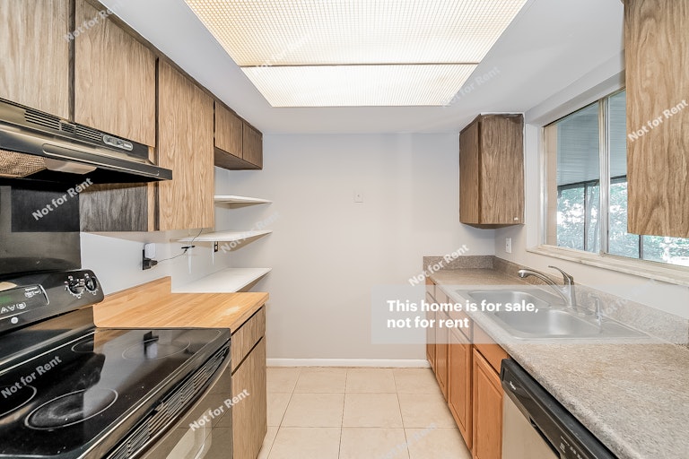 Photo 2 of 25 - 8415 Frost St N, Jacksonville, FL 32221