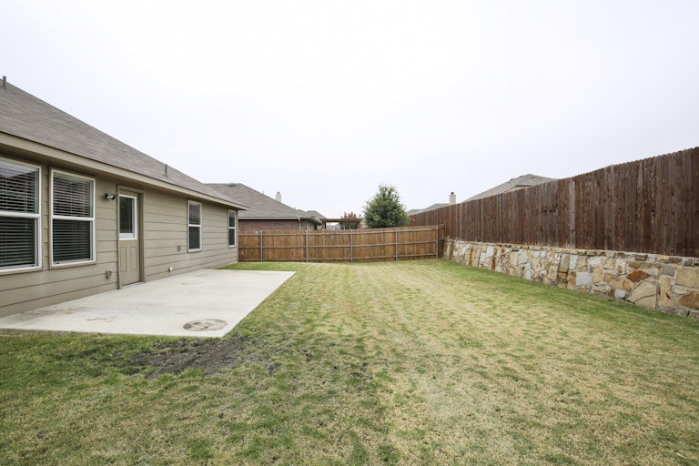 Photo 3 of 28 - 10229 Fossil Valley Dr, Fort Worth, TX 76131