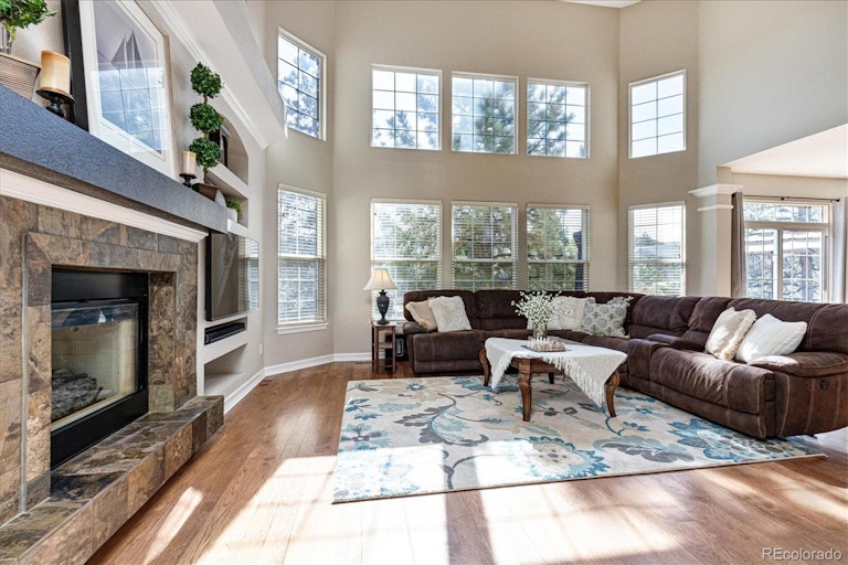 Photo 8 of 38 - 549 Shoreham Cir, Castle Pines, CO 80108