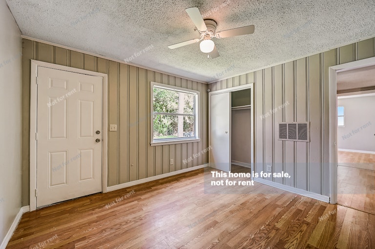 Photo 23 of 27 - 3503 Rogero Rd, Jacksonville, FL 32277