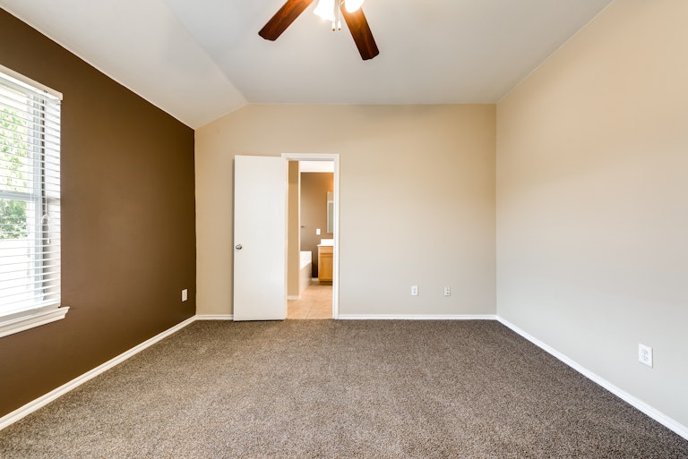 Photo 17 of 30 - 1208 Galicia Ln, Dallas, TX 75217