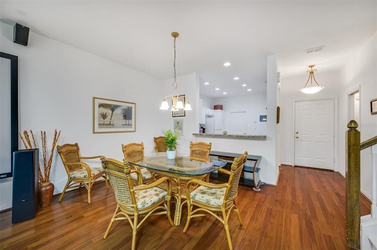 Photo 11 of 47 - 525 Spring Lake Cir, Tarpon Springs, FL 34688