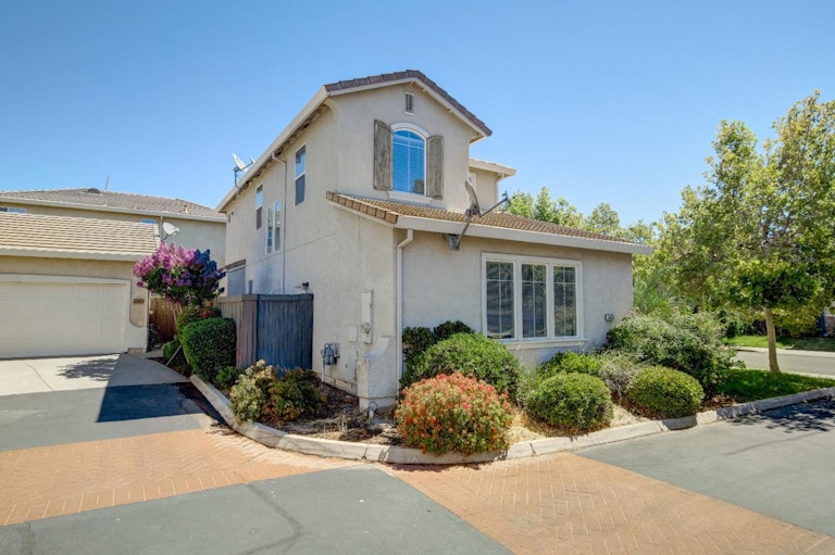 Photo 2 of 38 - 5403 Baccus Way, Sacramento, CA 95835