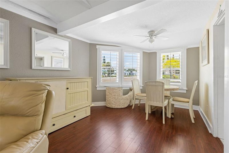 Photo 27 of 52 - 12400 Gulf Blvd #1, Saint Petersburg, FL 33706