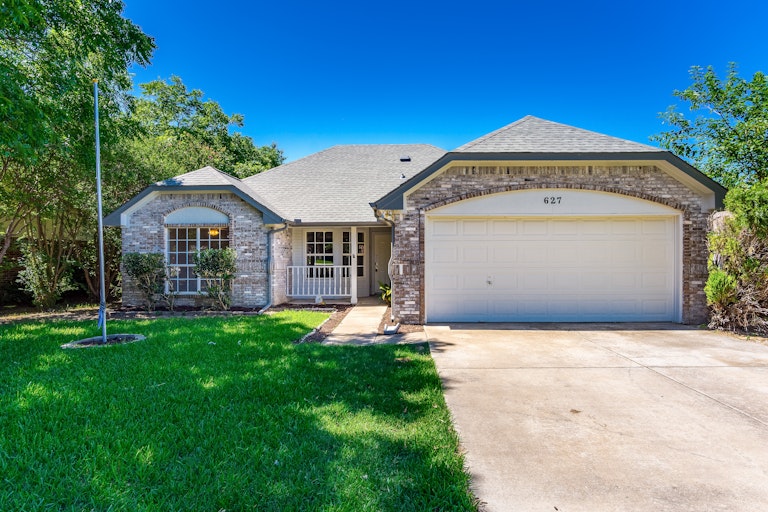 Photo 1 of 30 - 627 Stagecoach Dr, Little Elm, TX 75068
