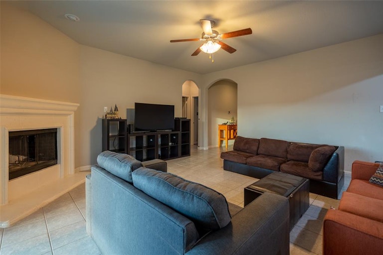 Photo 11 of 22 - 2130 Candace Dr, Lancaster, TX 75146