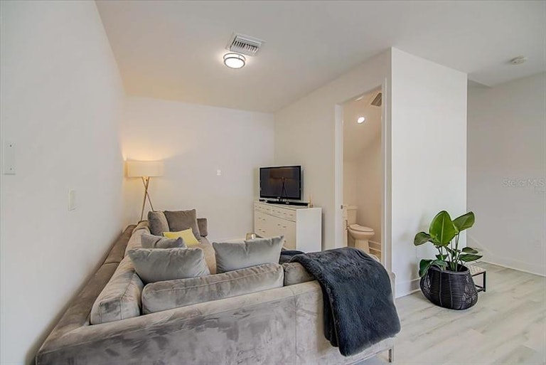 Photo 10 of 42 - 8723 Palm Ranches Pl, Tampa, FL 33614