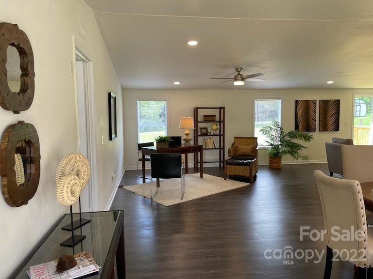 Photo 6 of 28 - 6036 Frazier Dr, Davidson, NC 28036
