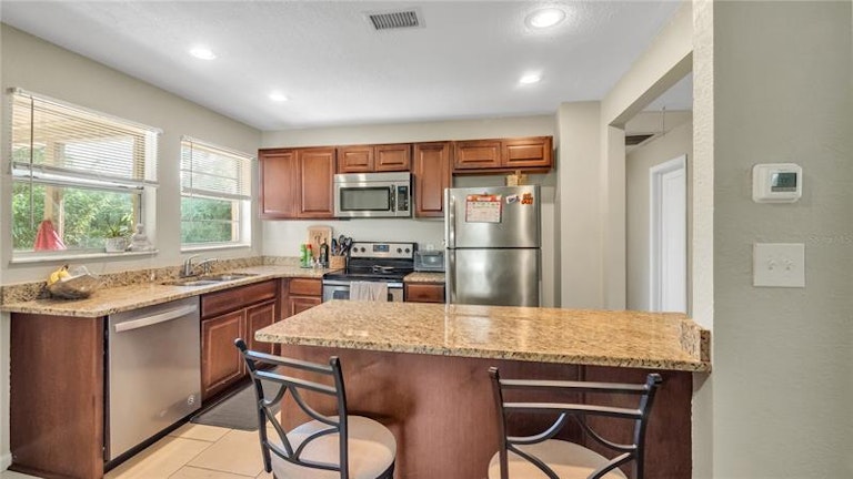 Photo 7 of 22 - 1030 E Walnut St, Lakeland, FL 33801