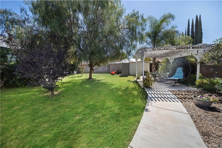 Photo 29 of 38 - 34273 Avenue E, Yucaipa, CA 92399
