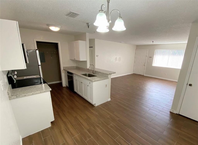 Photo 8 of 28 - 10263 Gandy Blvd N #2001, Saint Petersburg, FL 33702