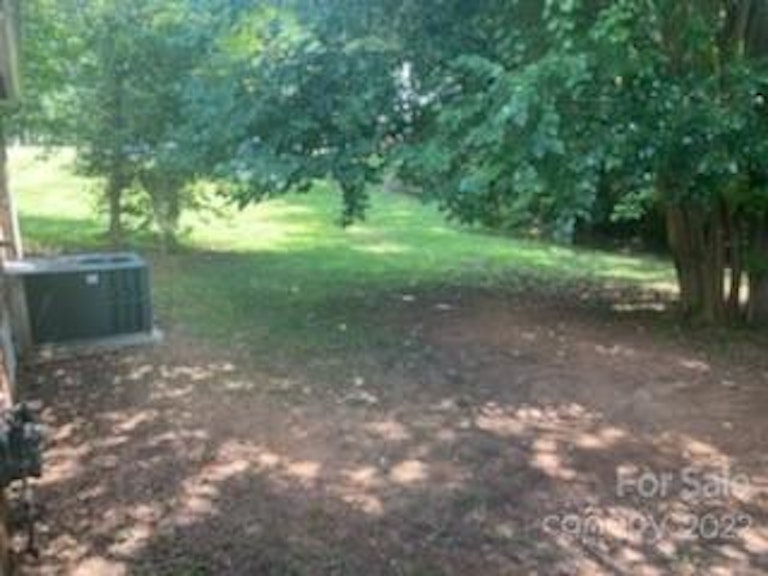 Photo 22 of 23 - 933 Clanton Rd, Charlotte, NC 28217