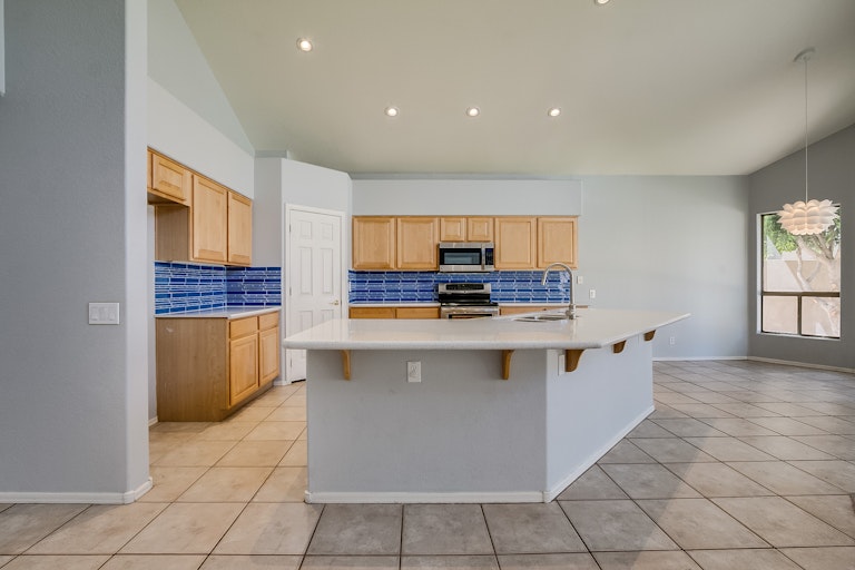 Photo 11 of 38 - 16840 S 12th Way, Phoenix, AZ 85048