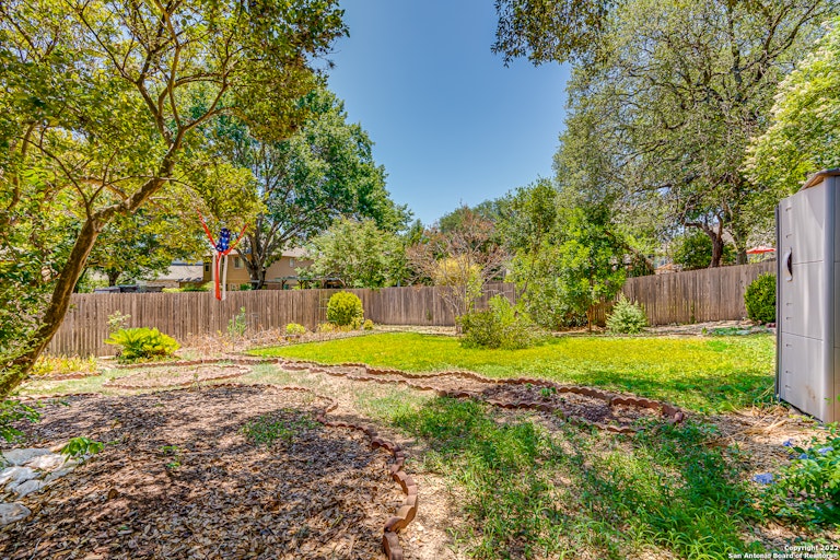 Photo 5 of 32 - 6518 Pecan Acres, San Antonio, TX 78240