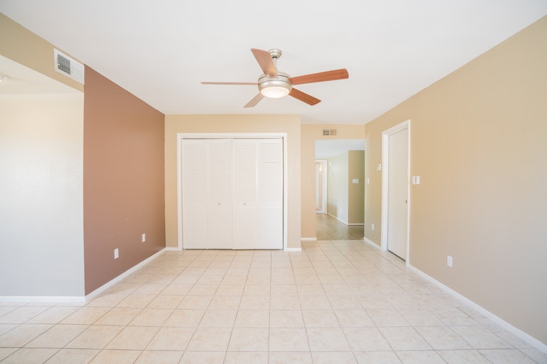 Photo 9 of 19 - 4931 W Mountain View Rd, Glendale, AZ 85302