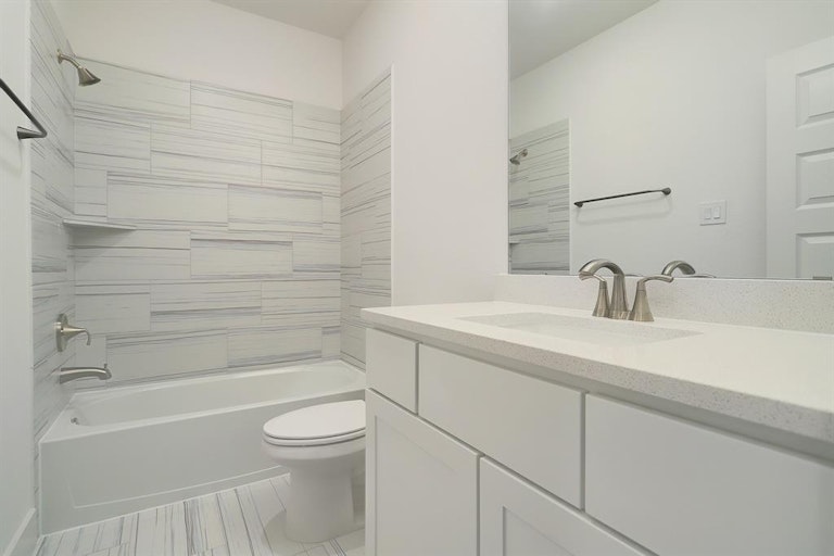 Photo 14 of 24 - 1729 Leilani Dr, Houston, TX 77055