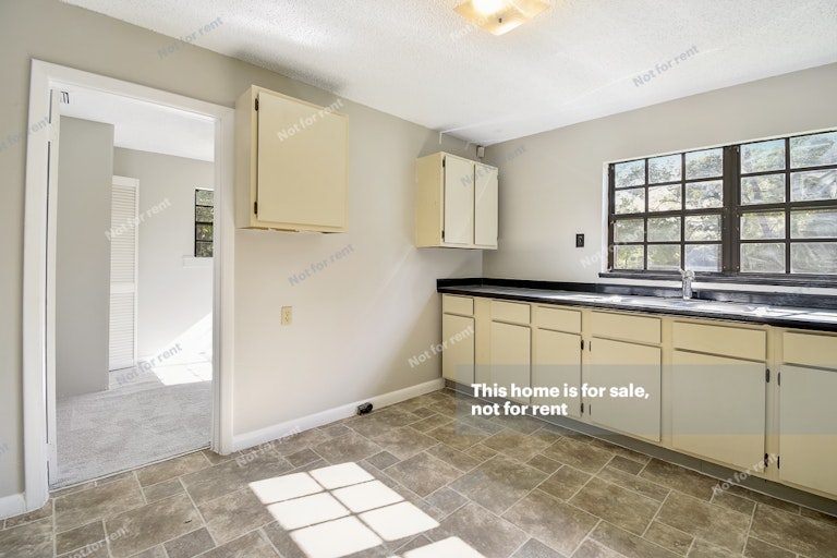 Photo 26 of 29 - 827 Dennison St, Jacksonville, FL 32254