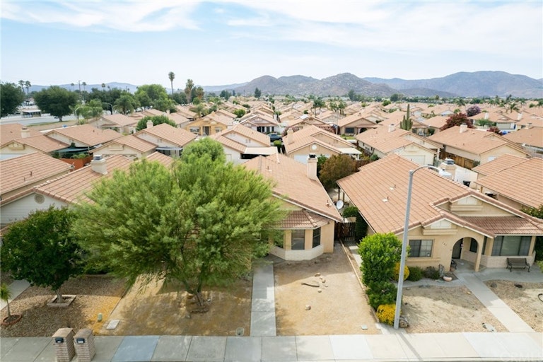 Photo 30 of 37 - 731 Ensenada Dr, Hemet, CA 92545