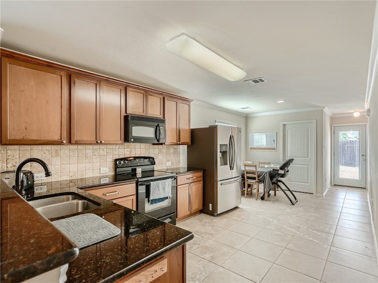Photo 11 of 28 - 604 Mourning Dove Ln, Leander, TX 78641