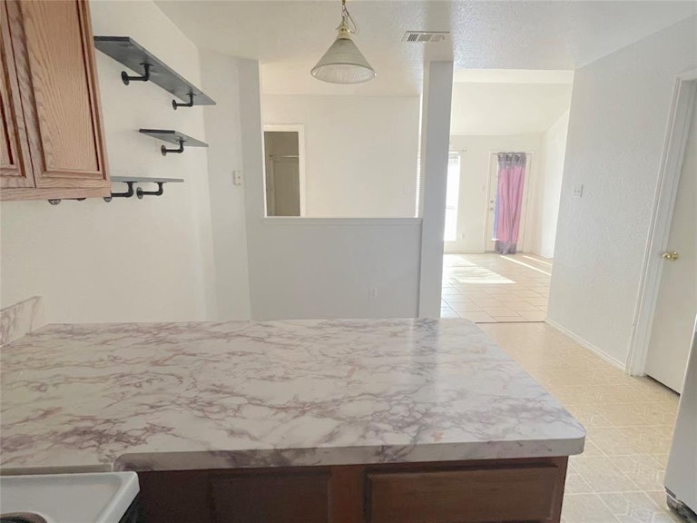 Photo 11 of 18 - 751 Rachel St, Grand Prairie, TX 75052