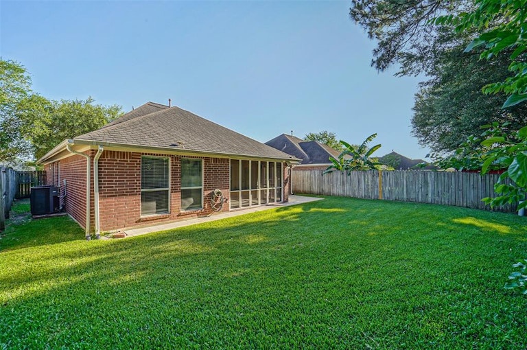 Photo 19 of 19 - 5023 Misty Ln, Pasadena, TX 77505