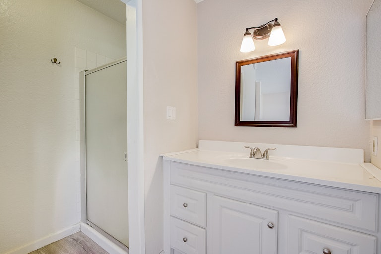Photo 8 of 39 - 7572 Burgoyne Ln, Sacramento, CA 95823