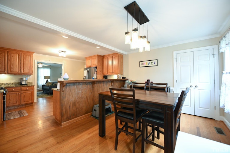 Photo 15 of 40 - 142 Mill Branch Cir, Fuquay Varina, NC 27526
