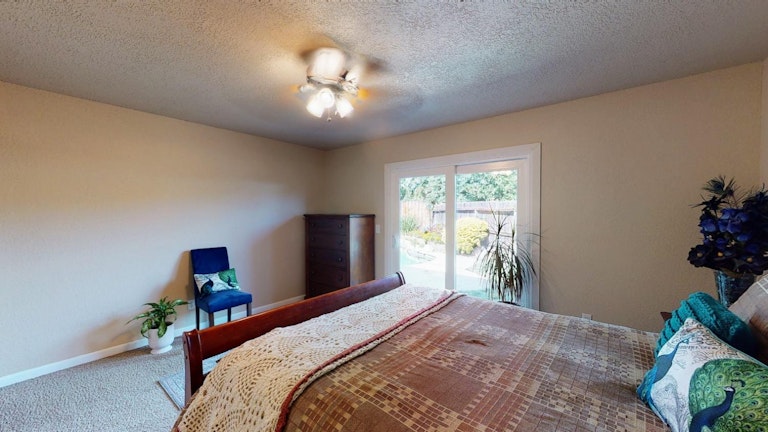 Photo 22 of 50 - 1402 Mallard Ln, Roseville, CA 95661