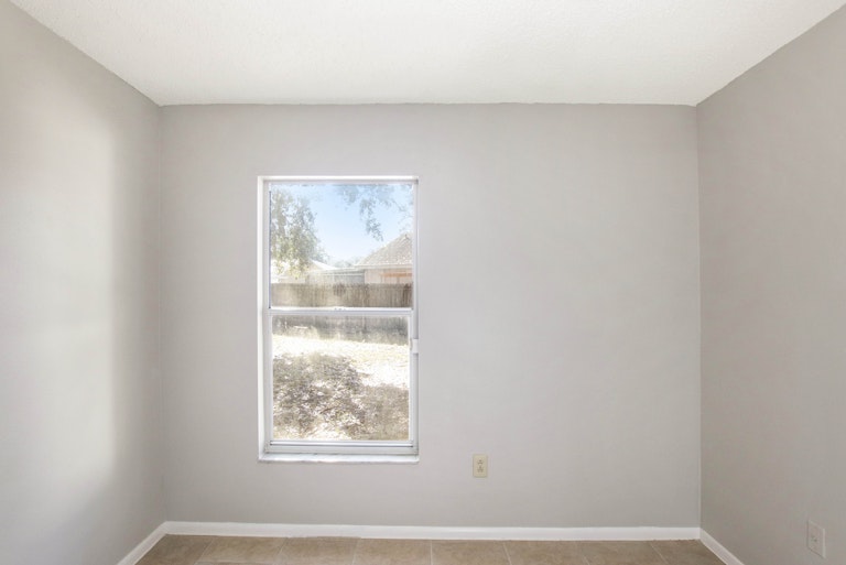 Photo 10 of 17 - 1402 Mohrlake Dr, Brandon, FL 33511