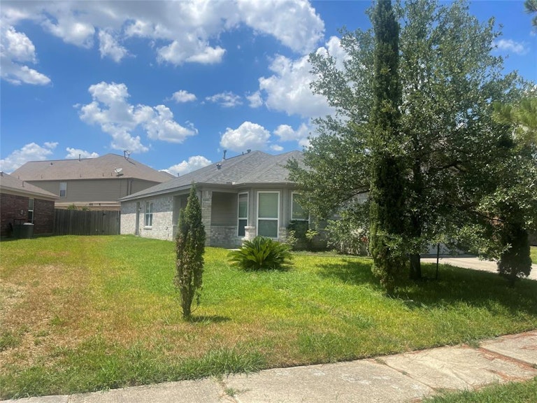 Photo 3 of 7 - 10211 Knob Mountain Trl, Houston, TX 77016