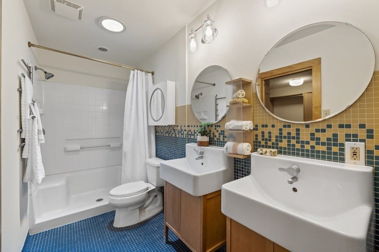 Photo 15 of 26 - 12904 Trailwood Rd, Austin, TX 78727