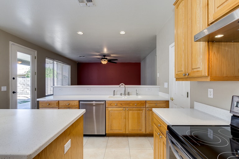 Photo 6 of 73 - 924 W Laurel Ave, Gilbert, AZ 85233