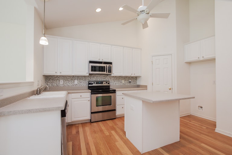 Photo 13 of 25 - 3329 Archdale Dr, Raleigh, NC 27614