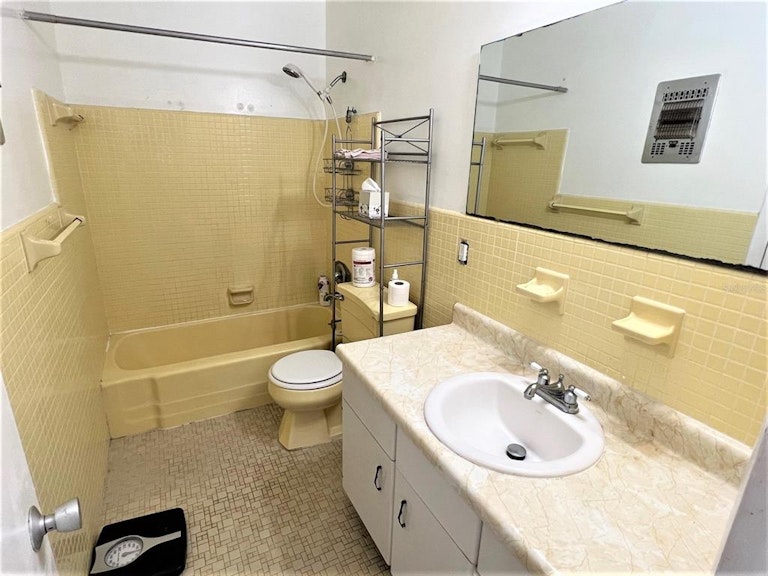 Photo 14 of 41 - 1246 W Wellington Dr, Deltona, FL 32725