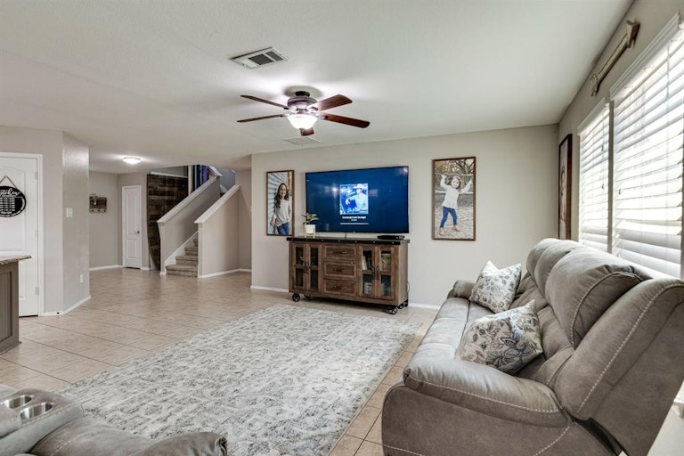 Photo 9 of 34 - 6040 Saddle Flap Dr, Fort Worth, TX 76179